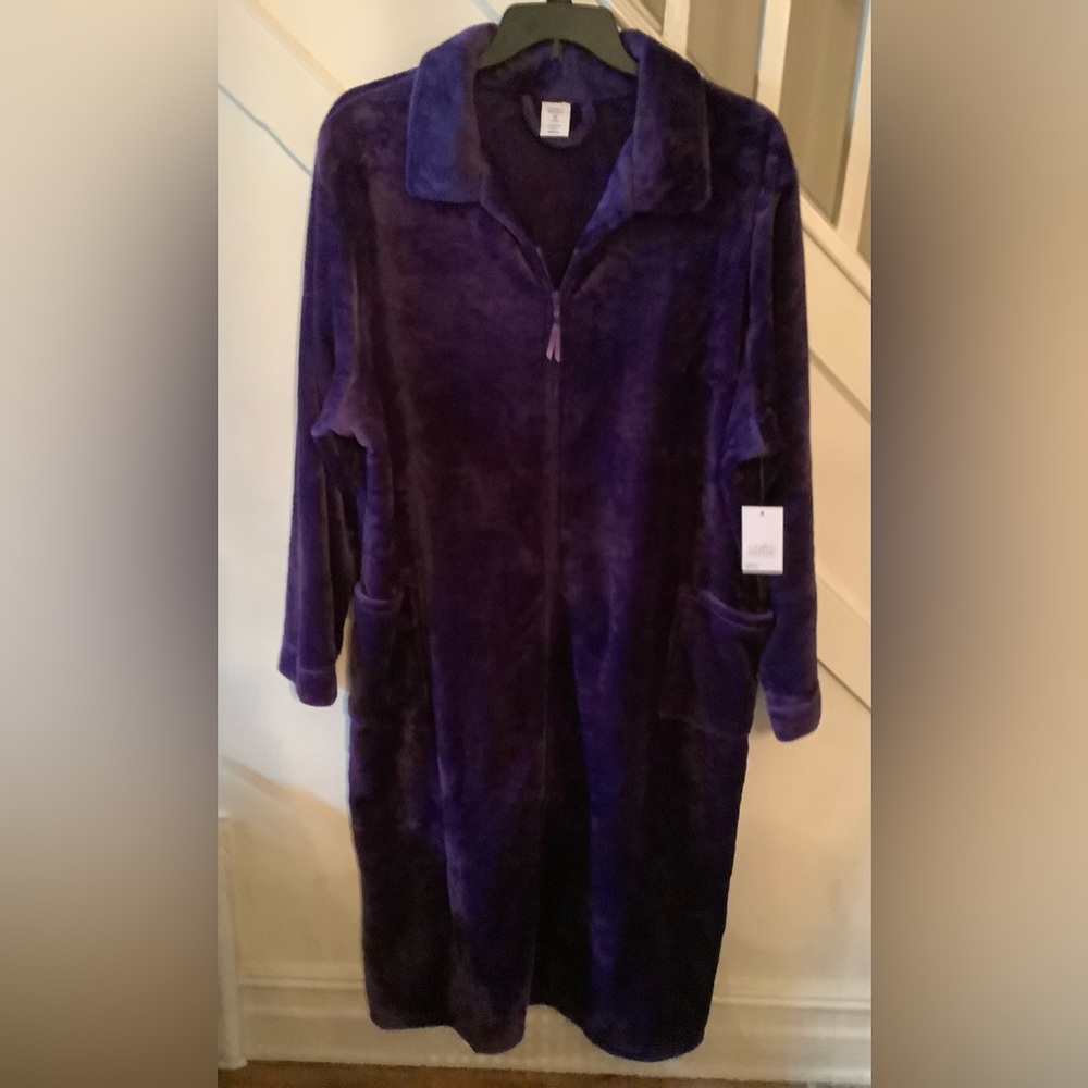 FREE SHIPPING New with Tags Croft & Barrow Ladies 3X Dark Purple Robe Warm Plush